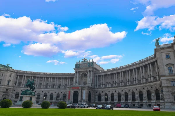 Февральский дворец с Гельденфеллером в Вене, Австрия — стоковое фото