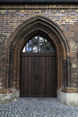 Kilise Nikolaikirsche veya Saint Nicholas Berlin Almanya Eylül ayında kapı