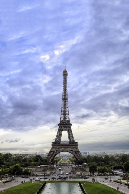 Ünlü ve güzel Eyfel Kulesi Paris, Fransa