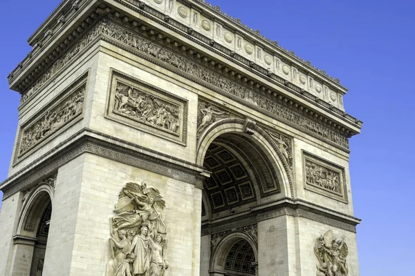 Αψίδα του Θριάμβου στο Παρίσι μια φθινοπωρινή ημέρα στη Γαλλία — Φωτογραφία Αρχείου