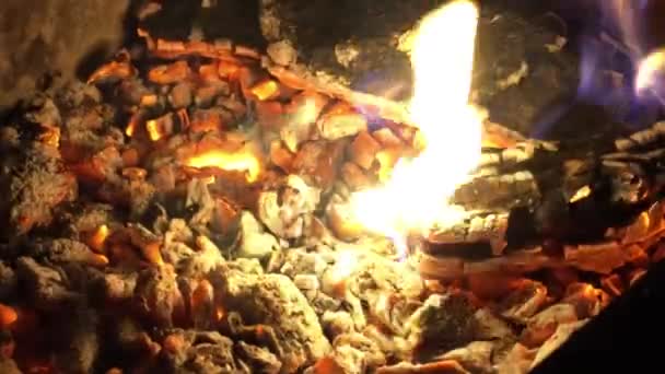 Közeli kép a forró parazsat grill 4k — Stock videók