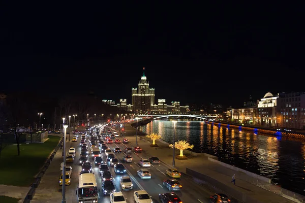 Moscow, Russia. The view on Stalin skyscraper on the Kotelnicheskaya embankment — Stock Photo, Image