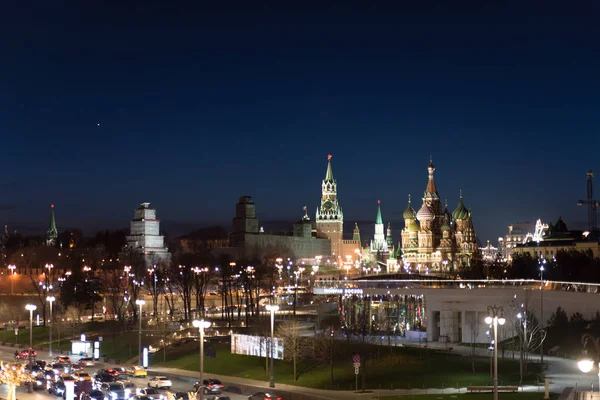 Rusland. Moskou. Uitzicht op het Kremlin in de nacht — Stockfoto