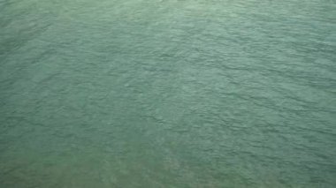 Deniz yüzeyi. Sakin deniz. Denizde sakin