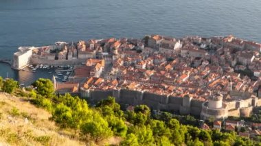 Dubrovnik 'in Zaman Hatası. Game of Thrones çekim yeri. Dubrovnik 'in yüksekliğinden bak. gün batımı
