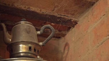 Rus semaverinin ayrıntıları.