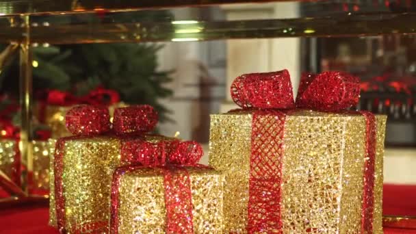 Kerstcadeaus van dichtbij. Vakantie geschenkdozen — Stockvideo