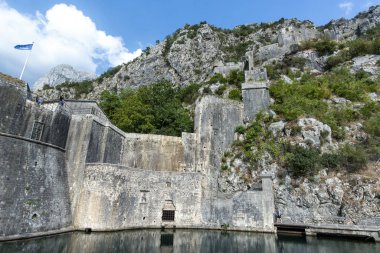 Eski Kotor kalesinin etrafında. Karadağ