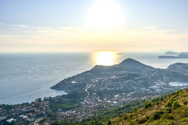 Hırvatistan. Dalmaçya. Dağdan Dubrovnik sahili ve Adriyatik denizi manzarası