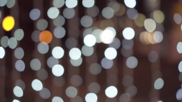 Lumière abstraite. Des lumières de Noël floues. fond bokeh. Vidéo de stock 