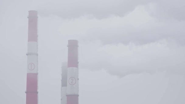 Air pollution. Pipes power plant in smog — Stock Video