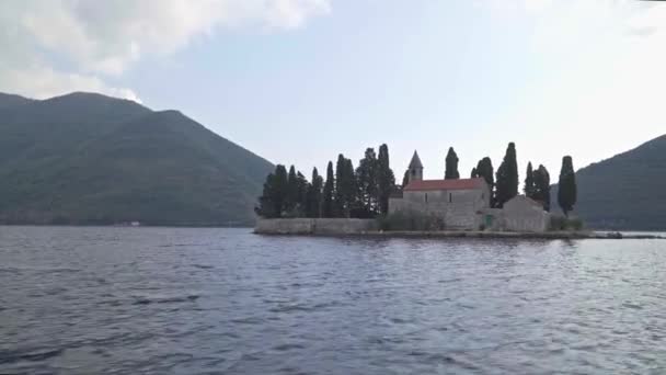 Vista de la isla de San Jorge en Perast, Montenegro — Vídeos de Stock