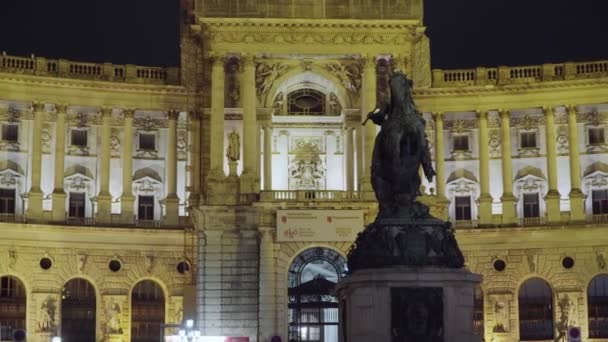 Hofburg Imperial Palace ve Vídni v noci. Rakousko Září 2019 — Stock video