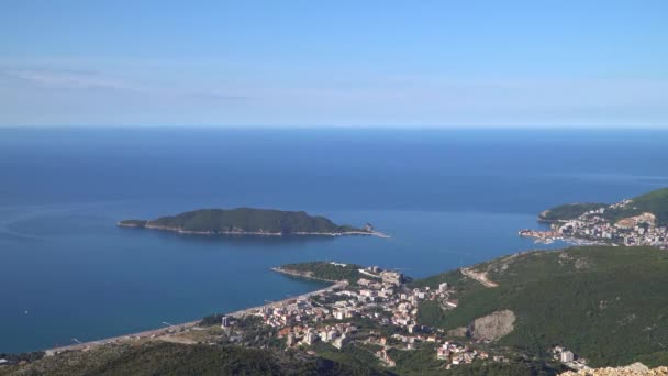 Vista da altura da Riviera Budva e do mar — Vídeo de Stock