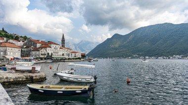 Geçen sonbahar akşamı gün batımında. Karadağ