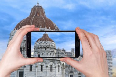 Pisa Baptistery, St. John Battistero di San Giovanni Pisa in, Toskana, İtalya. Telefonda çekilmiş bir fotoğraf.