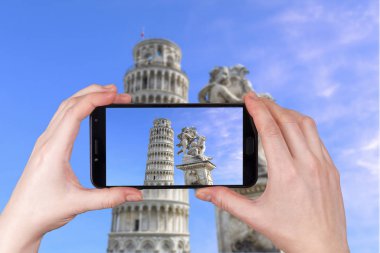 Eğik kule Pisa, Toskana, İtalya. Telefonda çekilmiş bir fotoğraf.
