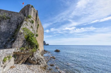 Karadağ 'ın Budva kentindeki Adriyatik Denizi Eski Kale Duvarı