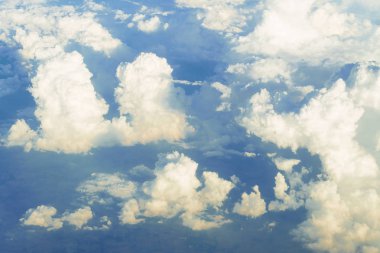 Bulutlu, uçaktan Manzaralı.