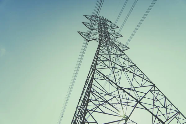 High voltage towers in the dark morning sky. — Φωτογραφία Αρχείου