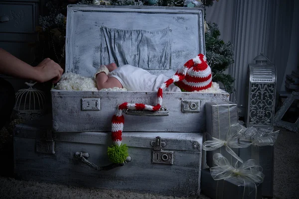 Weihnachtsbaby, Neujahr, Geschenke, Weihnachtsbaum, Mutterpflege — Stockfoto