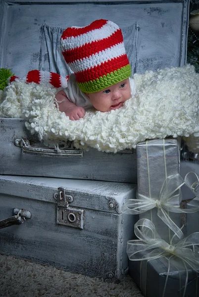 Рождественский ребенок, Новый год, подарки, елка . — стоковое фото
