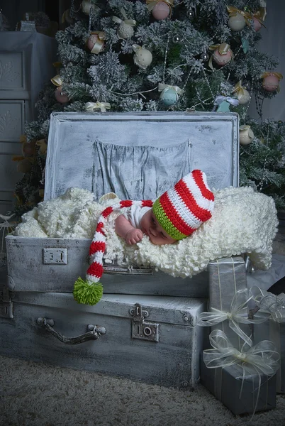 아기, 새 해, 크리스마스 선물, 크리스마스 트리. — 스톡 사진