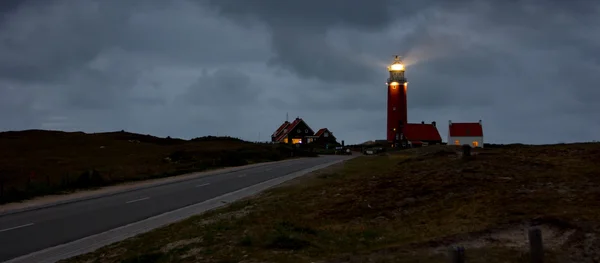 在晚上的 Texel 灯塔 — 图库照片