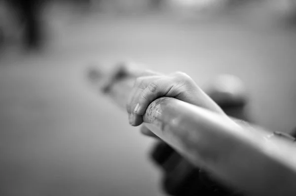 Hands of child holding railing — Stock Photo, Image