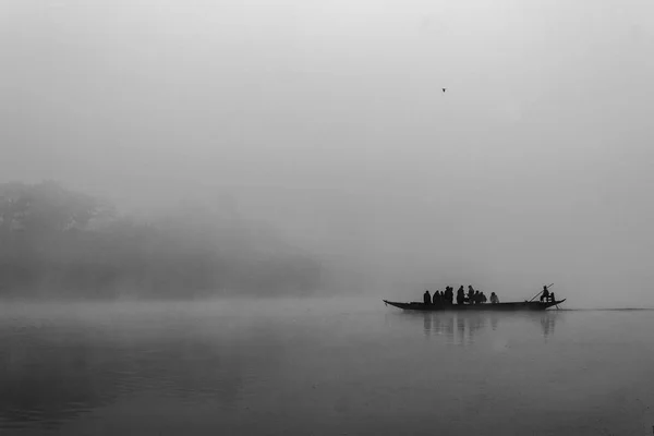 Silhouette of boat in fog — Stock Photo, Image