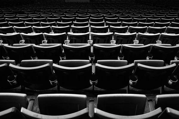 Rangées de sièges vides — Photo