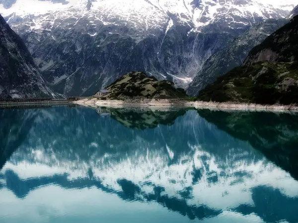 湖 Gelmer、スイス — ストック写真