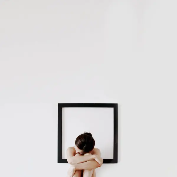 Nő magányos keretben — Stock Fotó