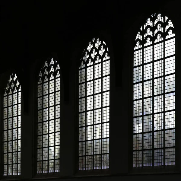 Padrão de janelas de vidro da igreja — Fotografia de Stock