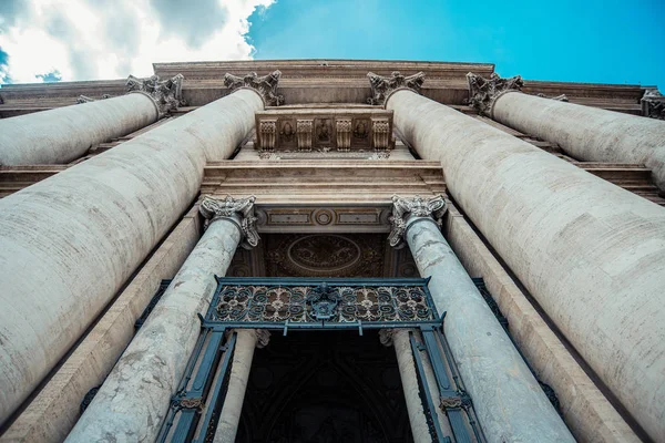 Entrada en la puerta de la Catedral de San Pablo — Foto de Stock