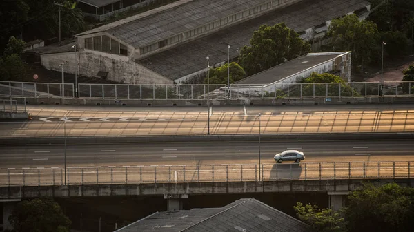 Single car on highway — Stock Photo, Image