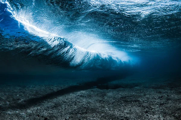 Podwodne łamanie fala — Zdjęcie stockowe