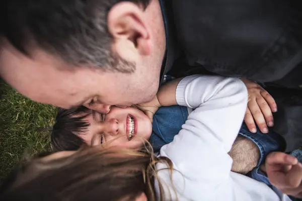 Father, son and daughter tickling each other — Stock Photo, Image