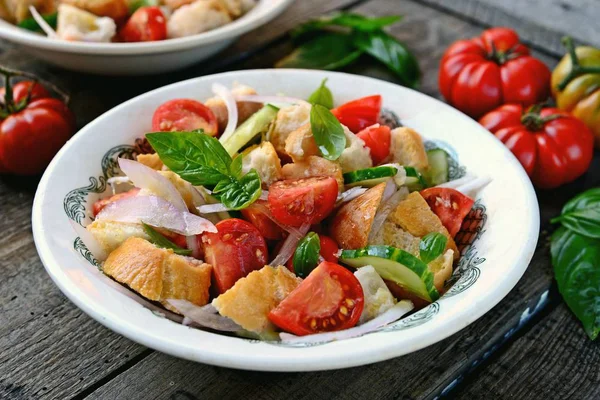 Bowl of panzanella salad — Stock Photo, Image