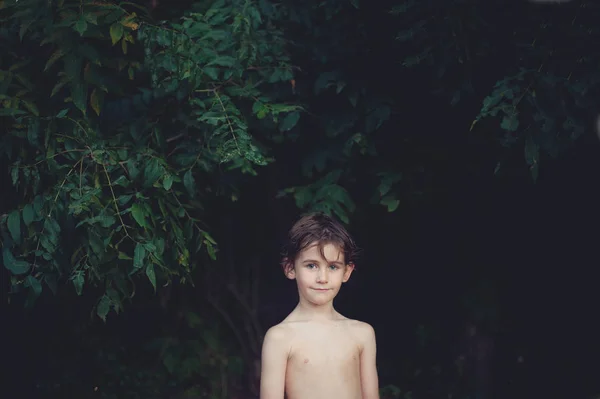 Boy looking at camera — Stock Photo, Image