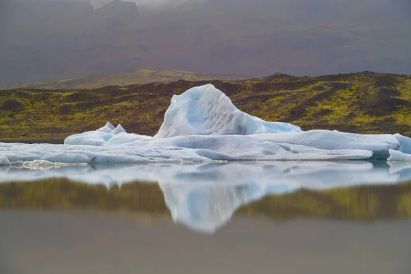 Ledovce Klidu Jezera Krásným Výhledem Island — Stock fotografie