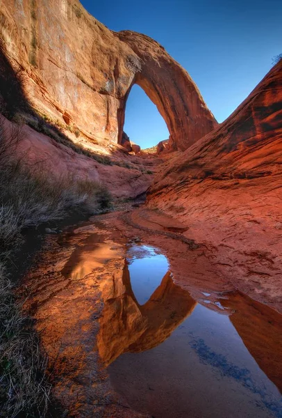 Malerischen Blick Auf Die Reflexion Der Gebrochenen Bogen Glen Canyon — Stockfoto