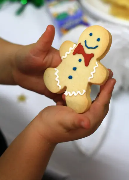 Cropped Image Child Holding Gingerbread Cookie Close — Stock Photo, Image