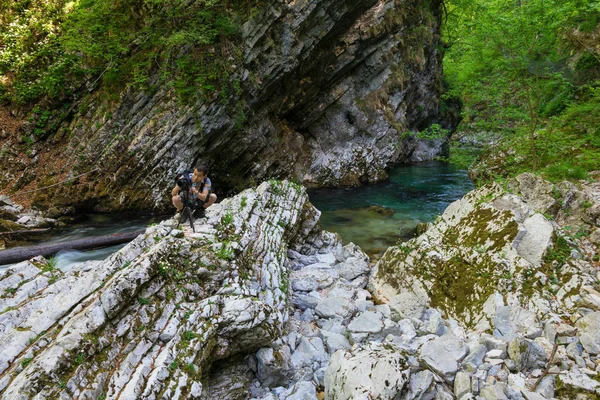 Man Taking Photo Camera Rock Nature Vintgar Gorge Slovenia — Stock Photo, Image