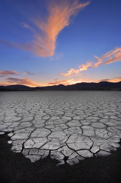 Usa Kalifornien Fossila Falls Soluppgång Över Dry Lake — Stockfoto