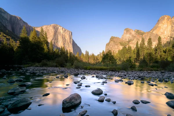 Majestätische Aussicht Auf Flusstal Yosemite Nationalpark Kalifornien Amerika Usa — Stockfoto