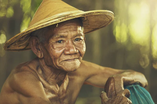 Retrato Hombre Asiático Senior Sombrero Tradicional — Foto de Stock