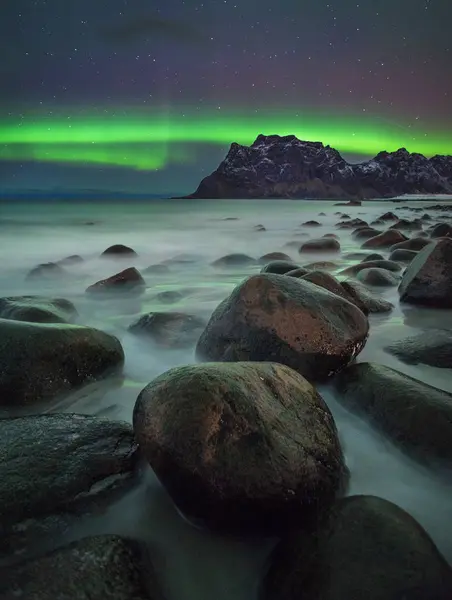 Northern Lights Uttakleiv Beach Lofoten Eilanden Noorwegen — Stockfoto
