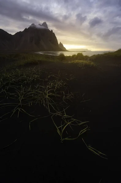 Island Malerische Aussicht Auf Dramatische Landschaft Der Abenddämmerung — Stockfoto