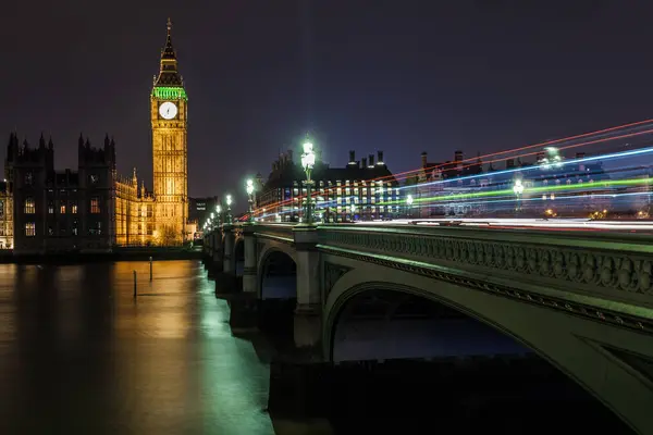 Westminster Bridge Londra Ngiltere Ngiltere Üzerinde Işık Yollar — Stok fotoğraf
